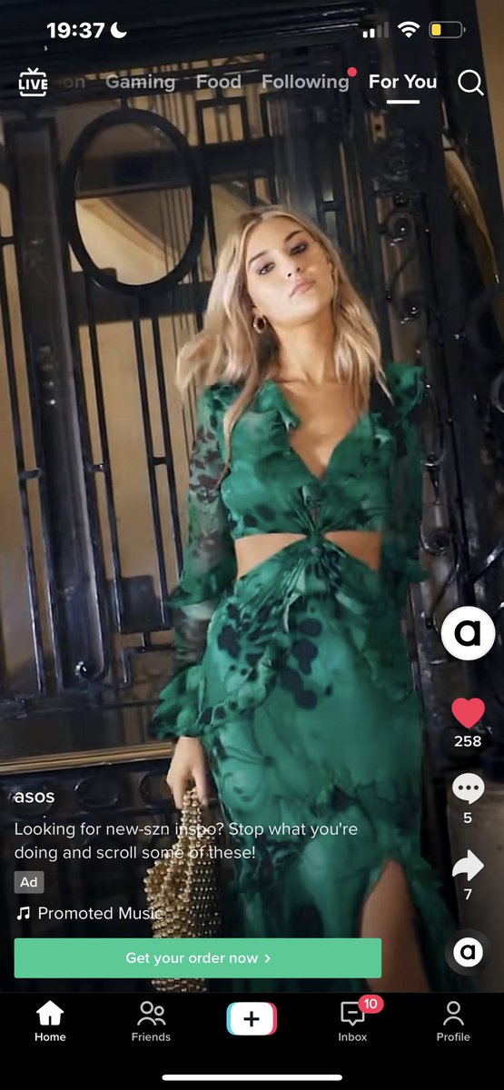 FrejaLedsom's tweet photo. @ASOS_Careers @ASOS_Menswear @ASOS_news I want to buy this dress but cannot find it anywhere - please help xo #asos #asoscustomercare https://t.co/QJI0b2DP8E