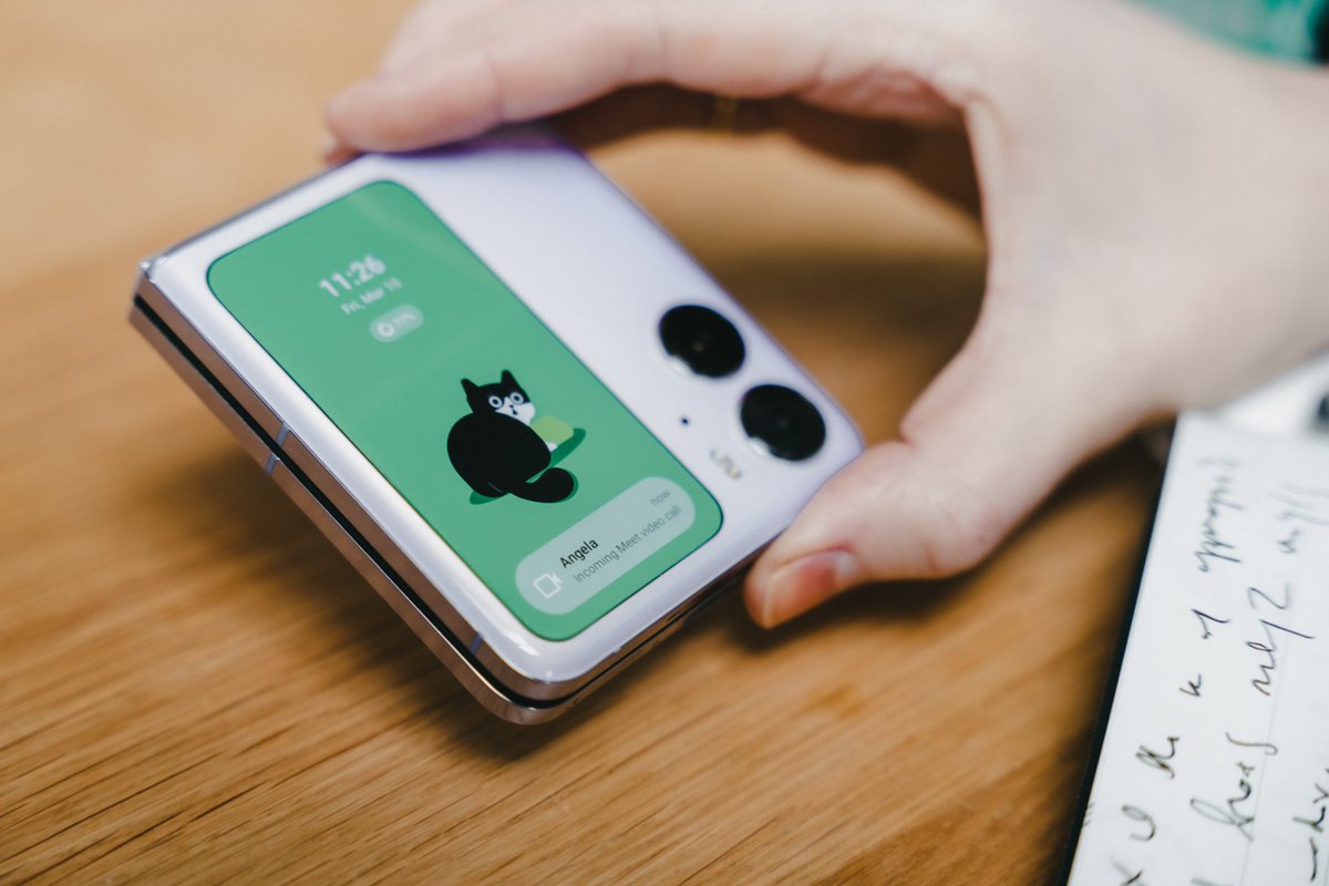 OPPOMobileUK's tweet photo. Great to see @elizabday enjoying all of the #OPPOFindN2Flip’s functionality to manage the day-to-day of everyday life 💚 

How are you using yours to plan your day? #PocketList https://t.co/fCf3iBLN2d