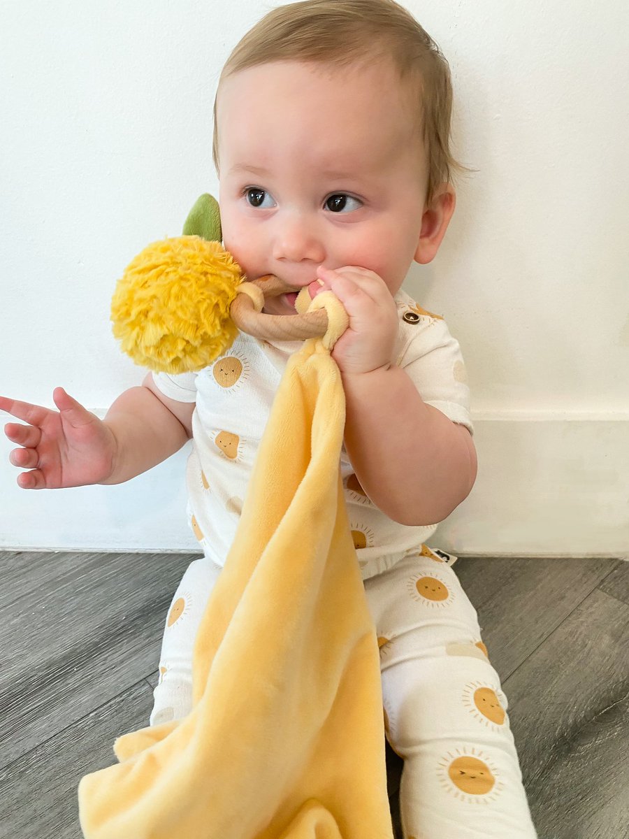 Nothing like a sweet Saturday morning! 🍍☀️ #lovemonami #teethers #pineapple #securityblanket #babygifts #atlmkt #lvmkt #dallasmkt #nynow #babyshower