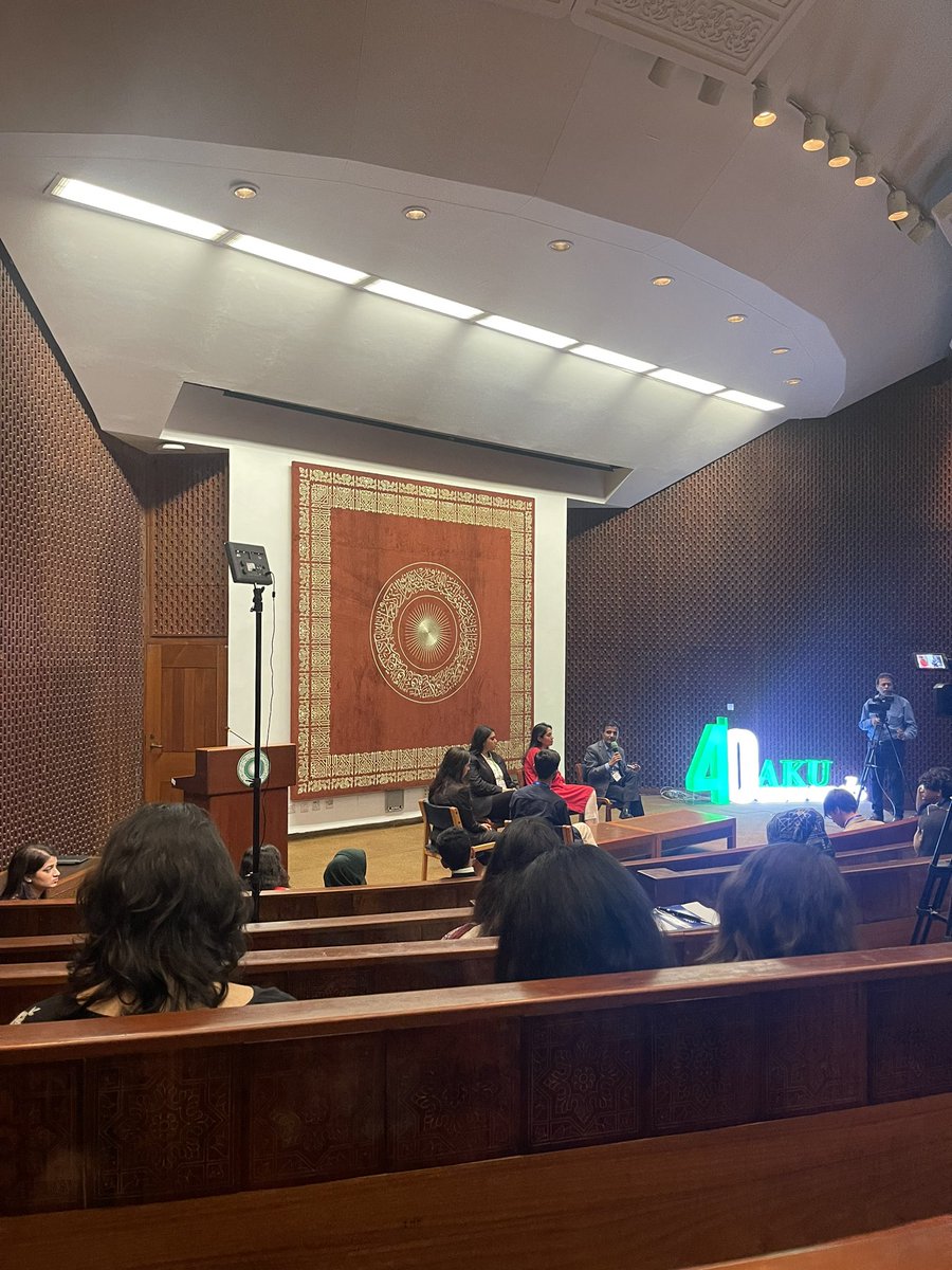 SharainBizenjo's tweet photo. Take whatever chance you get, to make whatever shot you have Amazing speech by @virani_md 

Honoured to attend the First International Student Research Conference at @AKUGlobal by @srf_aku https://t.co/rpDWKjZWEK
