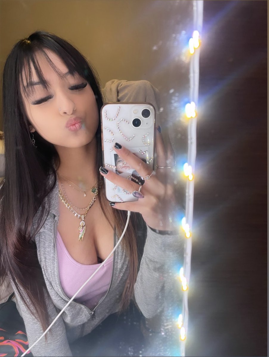 lyssaxxv's tweet photo. 🍆🍑🍭🥰 https://t.co/lGLZ3AhliH