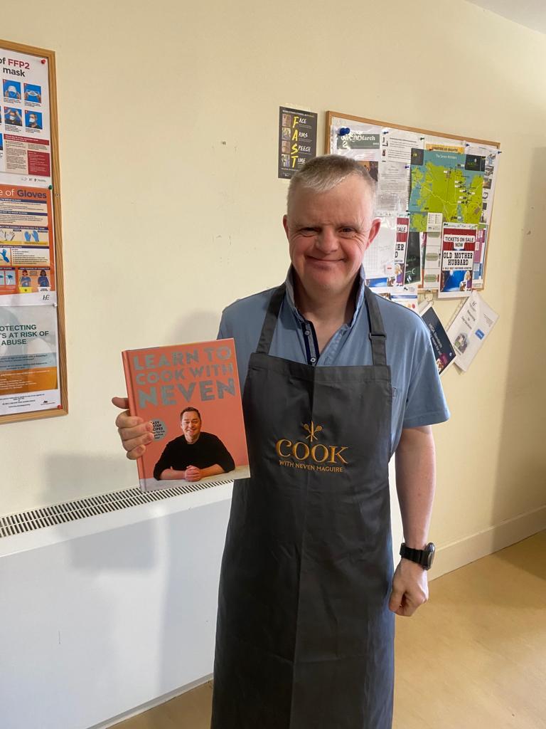 blacklioncavan's tweet photo. Shout out to @nevenmaguire and @macneanhouse. Thank you being so good to Gerry and his friends. Neven gave Gerry a signed copy of his newest cookbook, an apron and wouldn't take any money for their wonderful meal. Thank you for being so kind!!! https://t.co/5nUsB1buN1