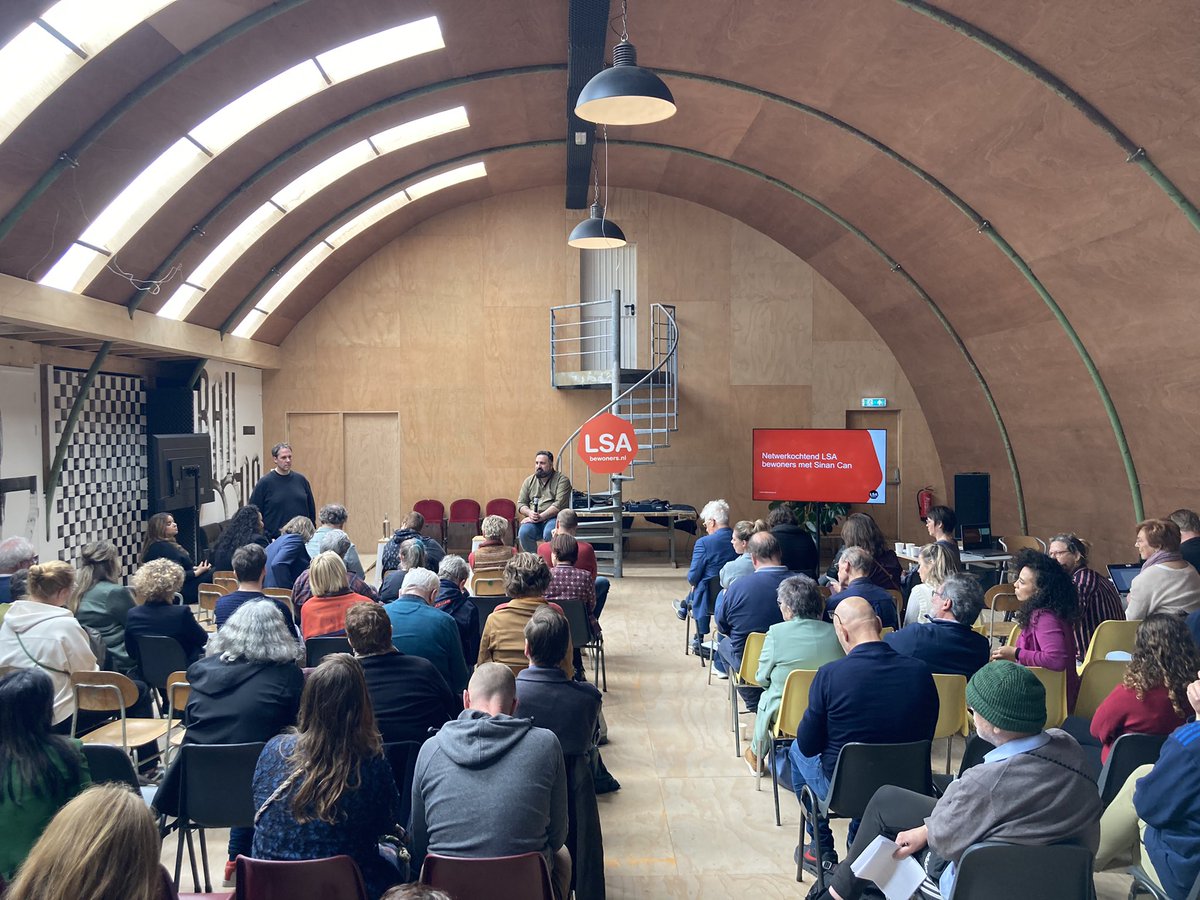 Leuke netwerkbijeenkomst van <a href="/LSAbewoners/">LSA bewoners</a> in Utrecht met verschillende gesprekstafels en een verhaal van @sinancan77 over het belang van investeren in wijken en mensen in heel Europa.