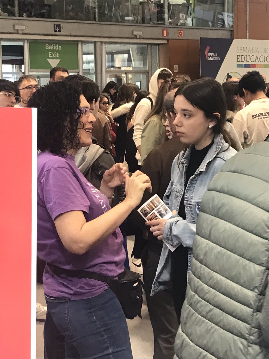 UAHes's tweet photo. Silvia Gumiel, decana de la Facultad de Filosofía y Letras, nos acompaña hoy y nos ayuda a informar sobre las carreras de su rama de conocimiento. ¡Ven y pregúntale tus dudas! .
.
.
.
#uah #filosofiayletras #filoyletras #humanidades #aula2023 #ifema #ifemamadrid #voyaseruah https://t.co/et5g3L3Tyk