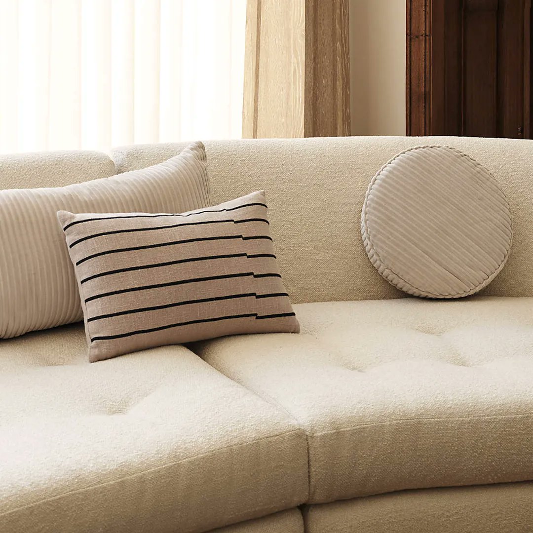 TercotHomes's tweet photo. From ivory to taupe and corduroy to linen, curate a cozy corner in your home with a variety of unique throw pillows from @crateandbarrel ! 🤍
Visit https://t.co/2fVErRiZkL for more styles and looks you will love! #DesignTrends #TercotDecorTip #TercotStyle #TercotCommunities https://t.co/qyxmOej4Y5