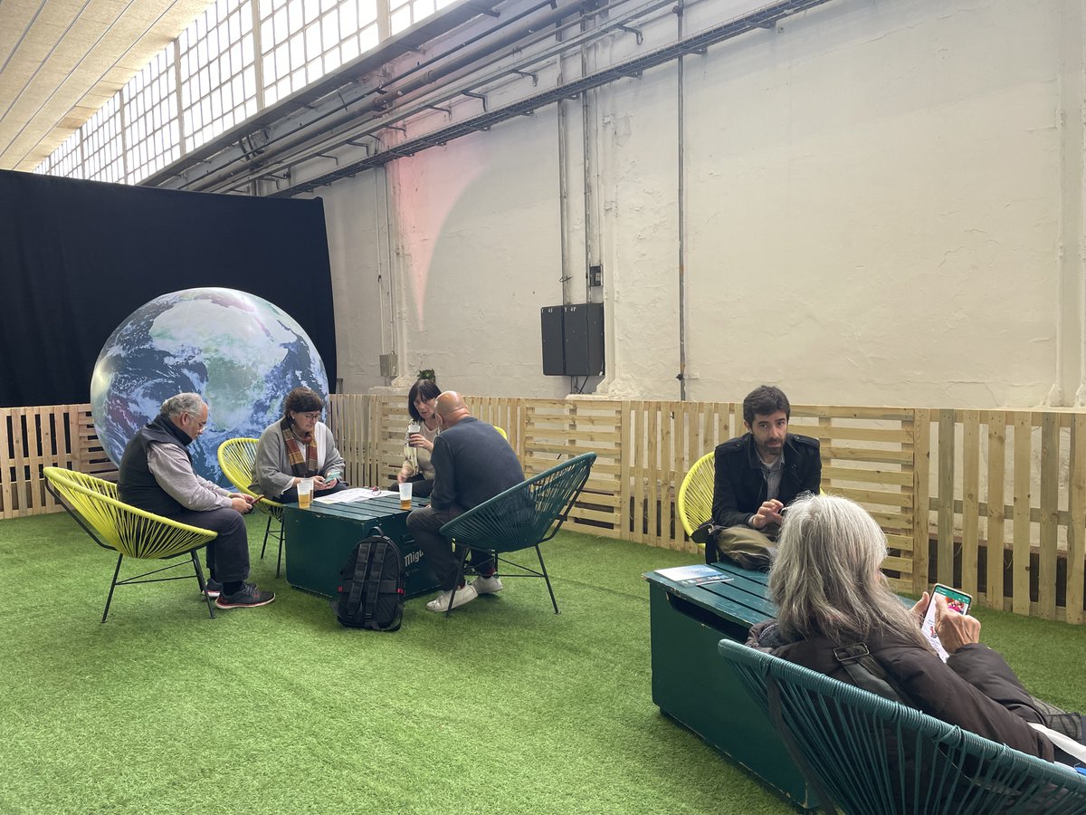 Fira_Barcelona's tweet photo. El saló @BTravelShow et transporta arreu del món a ritme de rock and roll.
🍔 🎶 A l'espai gastronòmic #BDelicious, pots fer degustacions amenitzades amb música en directe i sessions de DJ's.
➡️ https://t.co/VllSrQ6LTp
#BTravel https://t.co/ilBp5ZVBGR