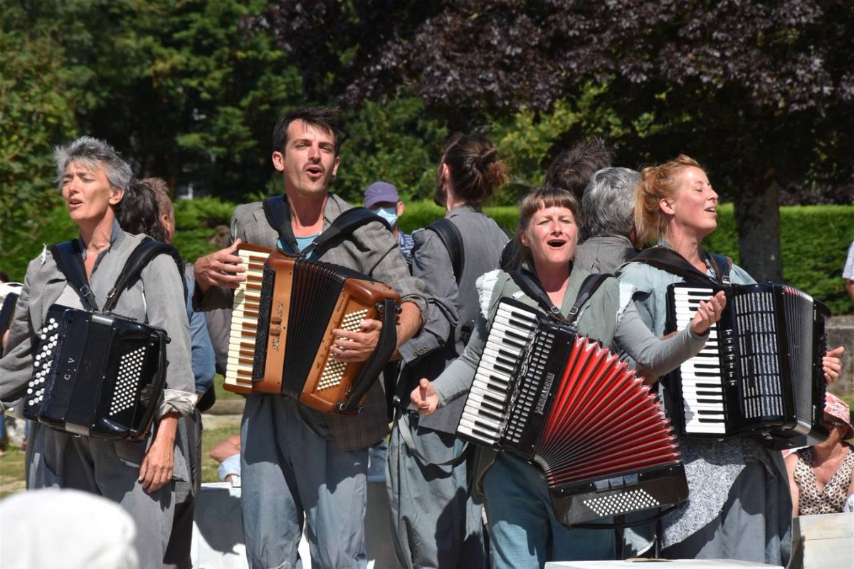 Bcn_Eixample's tweet image. La dansa i l'arquitectura dialoguen amb el projecte #Liminar de @DansaMetropol_!

Demà vine al 📍pati de l'antiga seu de l'Editorial Gustavo Gili i gaudeix de l'espectacle 'CoraSon' de Les Rustines de l'Ange.

🕛 12 h
🆓 Gratuït
🩰 dansametropolitana.cat