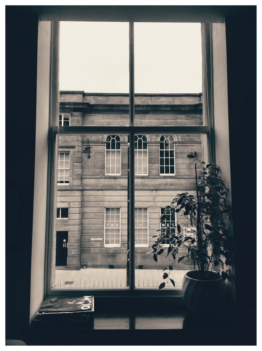 Ramblingjan's tweet photo. #saturdaybrew #WaxandBeans #fabulousbuildings @davewilkinson5
Hobbled to get a brew while out shopping.
#brokenbones https://t.co/hgoNNBxdAn
