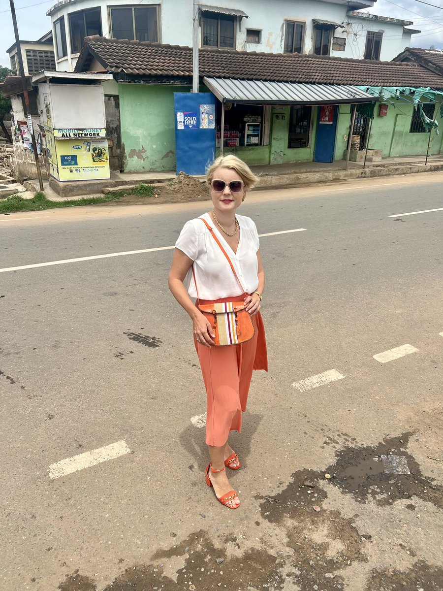 SwissAmbAccra's tweet image. Sporting my new bag from Bolgatanga!😍 #Ghana #ghanamonth