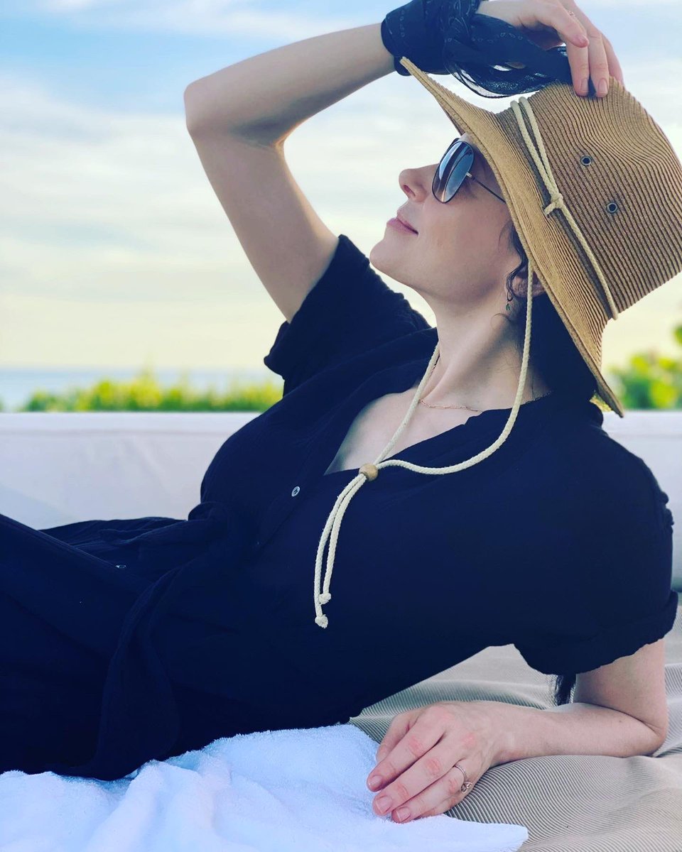 LauraLandPrepon's tweet photo. Nouveau post de Laura 🥰 Profite l’arrivée du printemps ♥️ #lauraprepon #OITNB #preponkitchen https://t.co/Jv9L3gzbCO