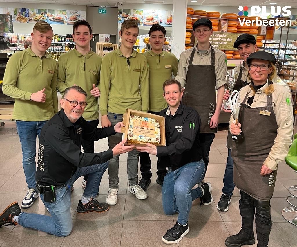 Wij zijn voor de derde keer op rij doorgedrongen tot de 11 Beste Supermarktondernemers van Nederland! Dit is al fantastisch, maar wij gaan nu natuurlijk ook vól voor de volgende ronde: de Top 3 van Nederland🇳🇱 😄🏆    

#ZO2Z  <a href="/Vakcentrum/">Vakcentrum</a>  #SSK