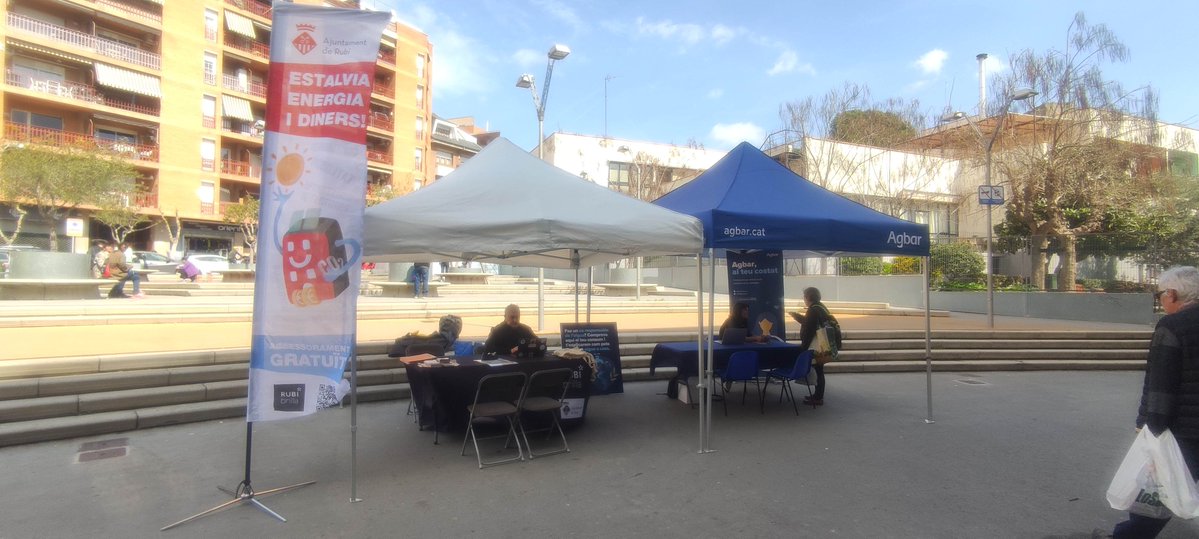 RubiBrilla's tweet photo. Com cada 4ar dissabte de mes, assessorant a ciutadania en subministraments energètics a la porta del mercat de #Rubicity.
Avui, acompanyats de @AGBARclients que fan el mateix amb el subministrament d'aigua
#factura
#estalvi
#emergenciaclimatica 
#accióclimàtica
#consumresponsable https://t.co/yaFU7G88vl