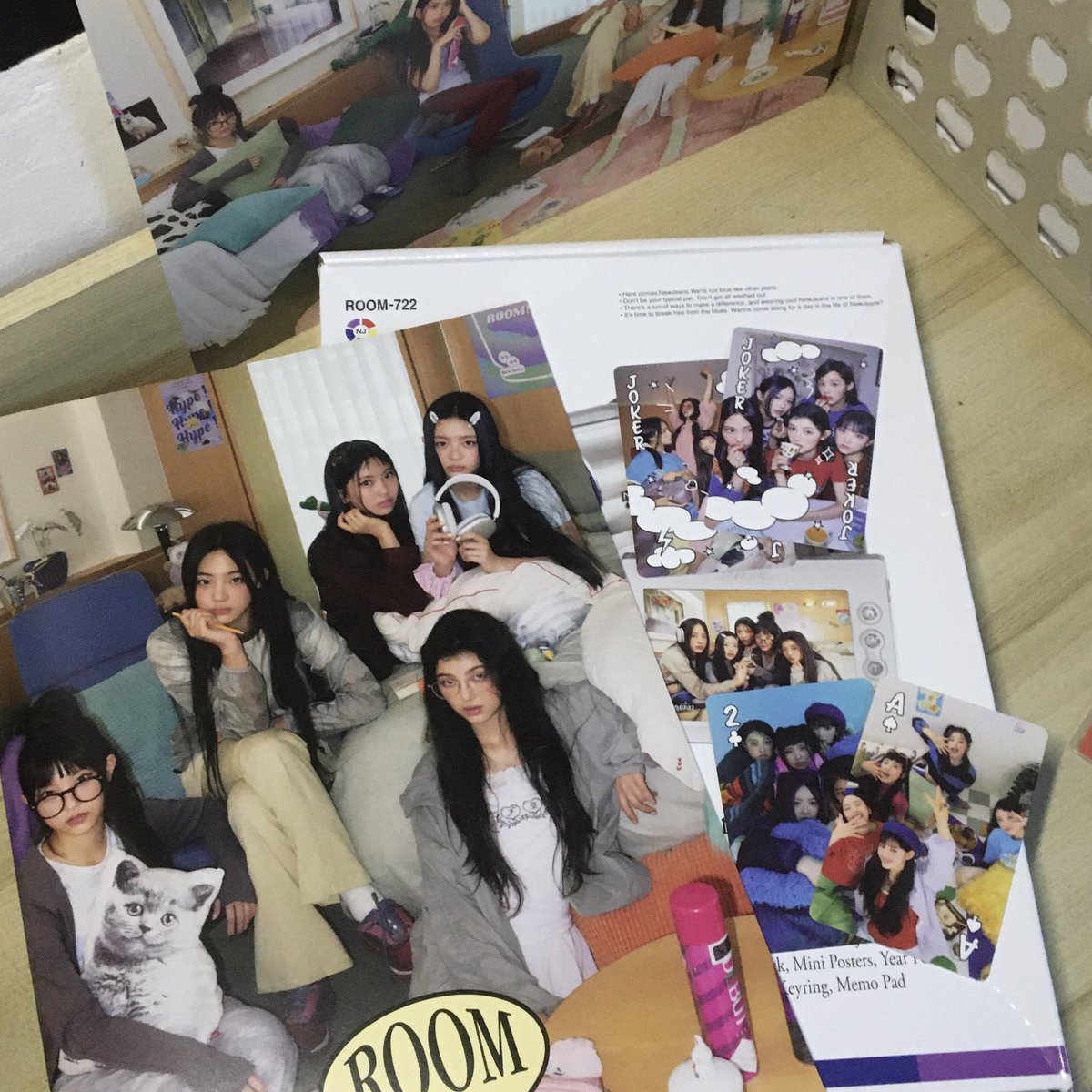 0901CARTZ's tweet photo. wts lfb newjeans ph 

★ newjeans sg23 unsealed
★ cd &amp; photobook from bag ver album ( not on pic )

?!    ₱330 + pf &amp; sf
       dop: 3 weeks after claiming w dp
       dm for more pics ◡̈ 

○ rcbyt: https://t.co/ynkenj0wDc.ᐟ https://t.co/iB7YnowM7T