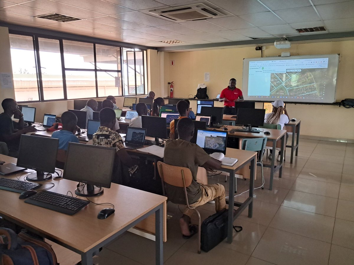 osm_zimbabwe's tweet photo. #ItsHappening #OSM_Mapathon #2023 @hotosm @openmapping_esa @YouthMappersMSU 
@MappersUz  @YouthMappersCUT ongoing mapathon at University of Zimbabwe https://t.co/DXYGrnJSBR