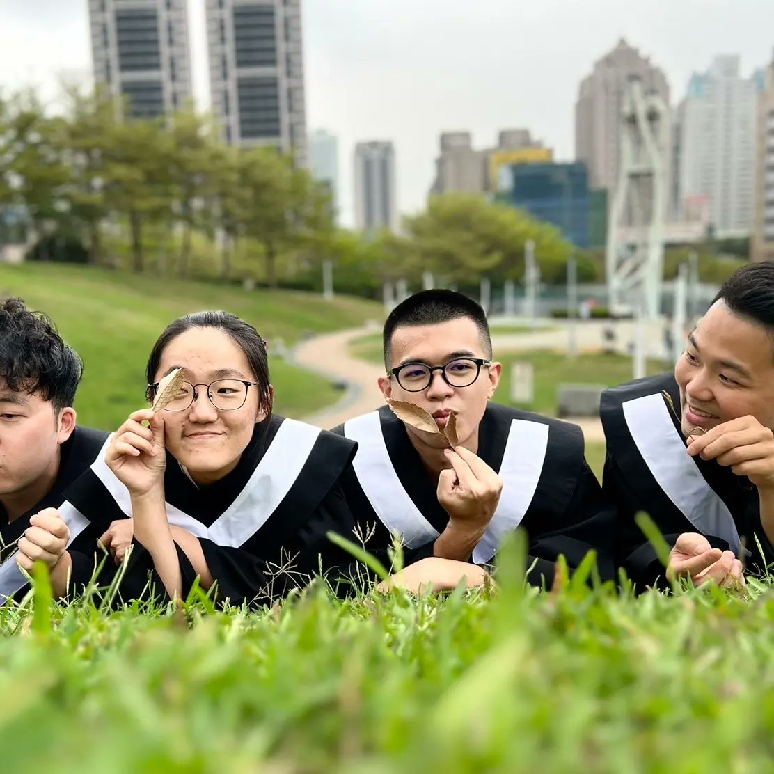 跟朋友來文心南公園拍個照
巧遇可愛狗狗