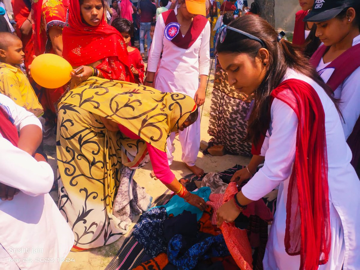 NSSP0SANDHYA's tweet photo. विशेष शिविर के दौरान छात्राओं ने बापू बाजार, हुनर हाट, पुस्तकालय आदि का आयोजन बैंदी गांव में किया। https://t.co/Mz5Zvt8myp