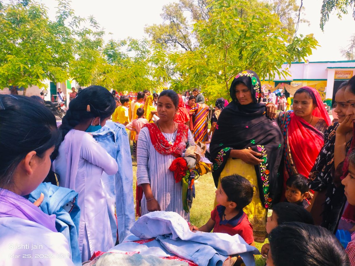 NSSP0SANDHYA's tweet photo. विशेष शिविर के दौरान छात्राओं ने बापू बाजार, हुनर हाट, पुस्तकालय आदि का आयोजन बैंदी गांव में किया। https://t.co/Mz5Zvt8myp