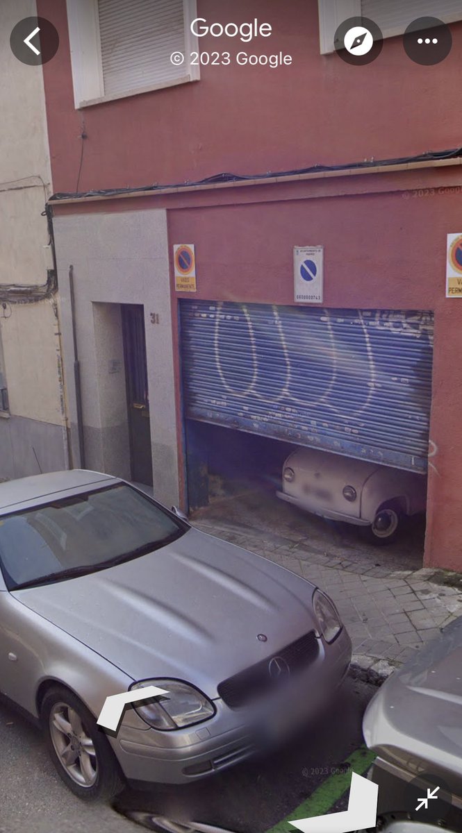 R_CabreraG's tweet photo. Lo que se encuentra uno mirando en Google Maps. Creo que es un Goggomobil.
#Microcoche #Goggomobil #Madrid #Cochesclasicos #microcochesclasicos https://t.co/hHutENwjPq