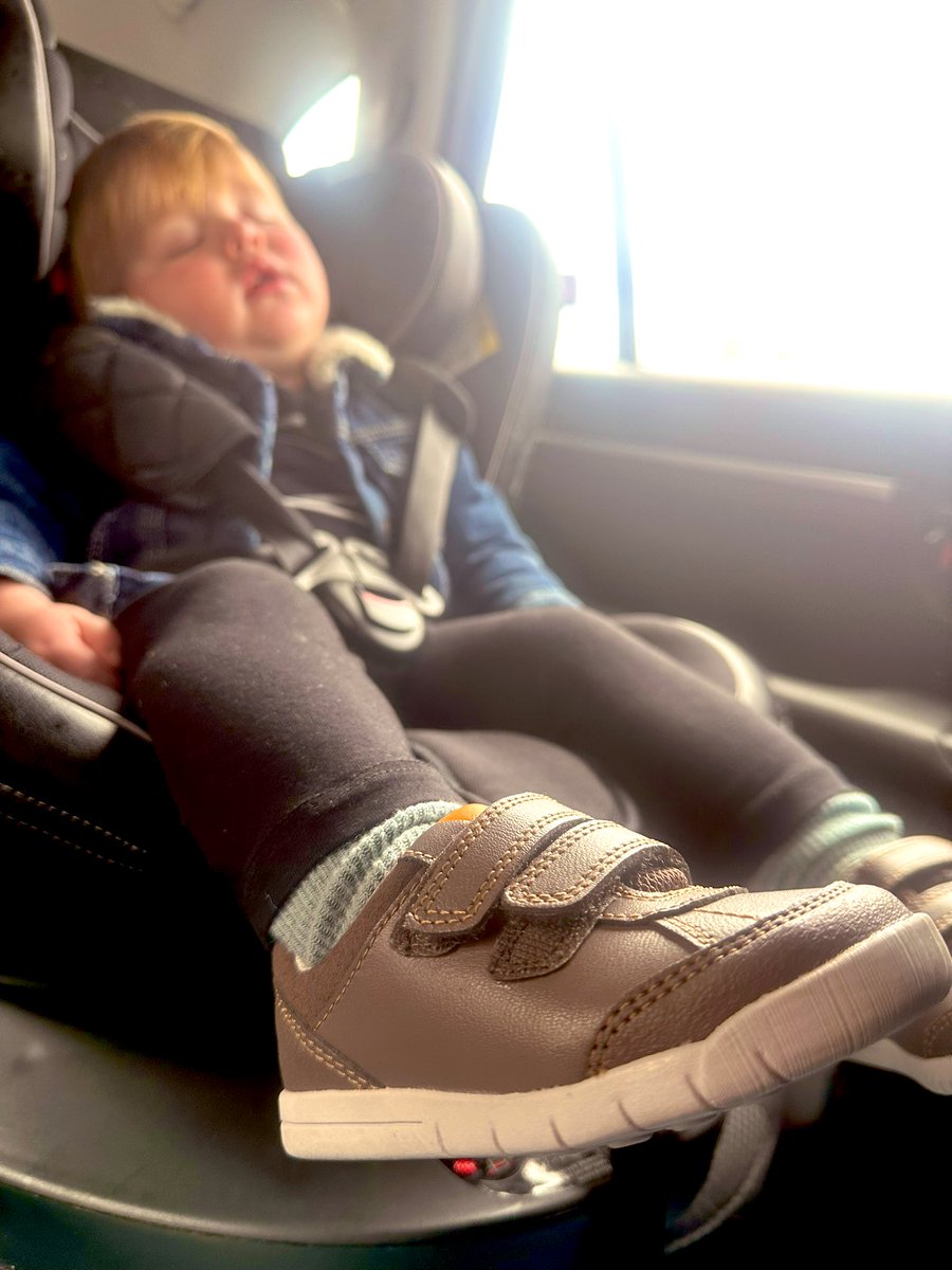 Georginafayew's tweet photo. He obviously loves his new kicks 😂 @clarksshoes #newshoes #firstshoes https://t.co/vfnYEBtI2x