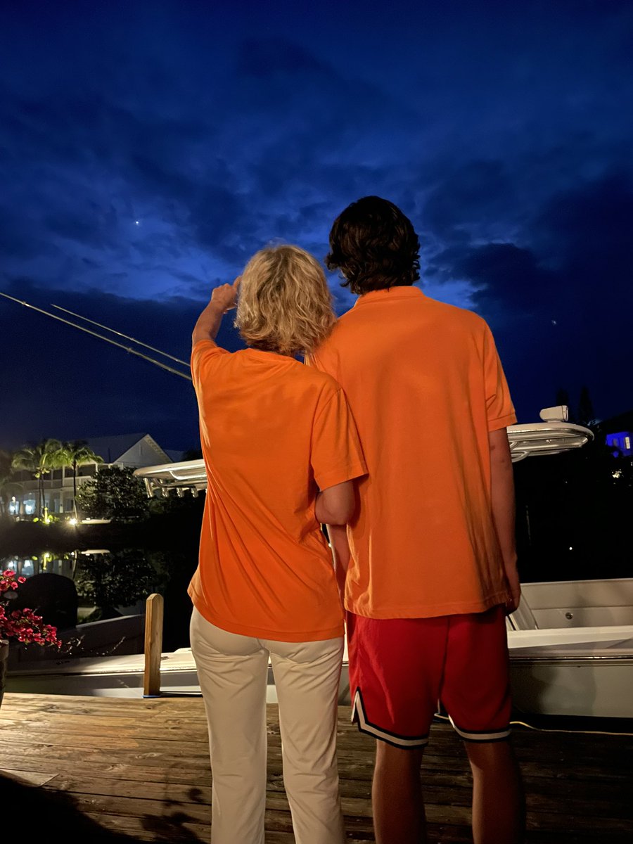 Reaching for the stars! ⭐️
My son was happy to help with MS awareness month 🧡 @MSSocietyCanada <a href="/mssocietyuk/">MS Society UK</a> <a href="/mssociety/">National MS Society</a> <a href="/1capplegate/">christina applegate</a> <a href="/SelmaBlair/">Selma Blair</a> <a href="/tripping_onair/">Ardra Shephard</a>