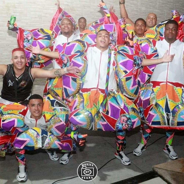 No final o estresse do ano todo vai embora e a felicidade vai consumindo junto com a sensação que deu tudo certo ... 🤙🏻🎭🎉🔥