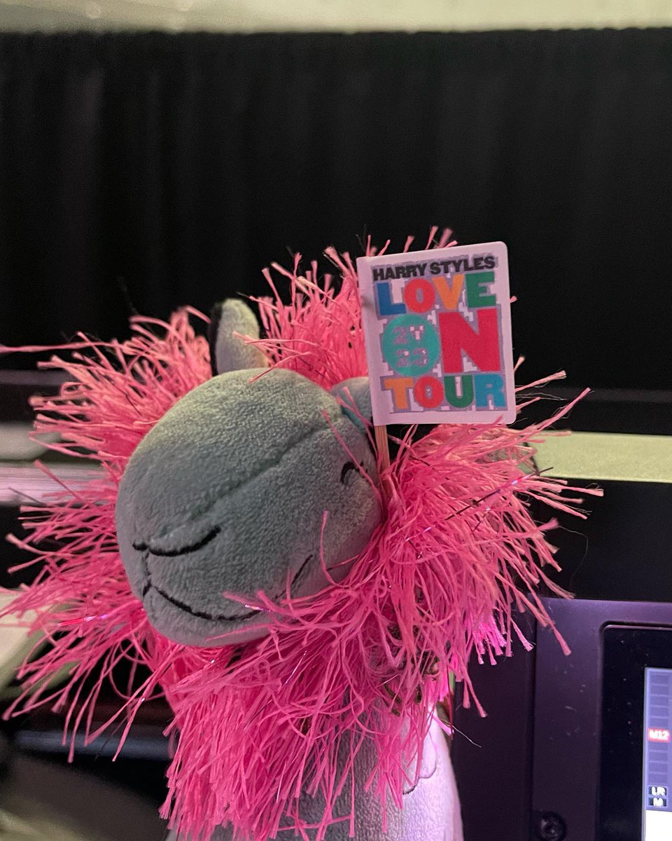 HLDTour's tweet photo. Doris has something to say via Instagram! 

“Thats a wrap Asia, amazing and fun as always, until next time #tpwk”

📸: stageleftdoris https://t.co/r8MYkV0ndK