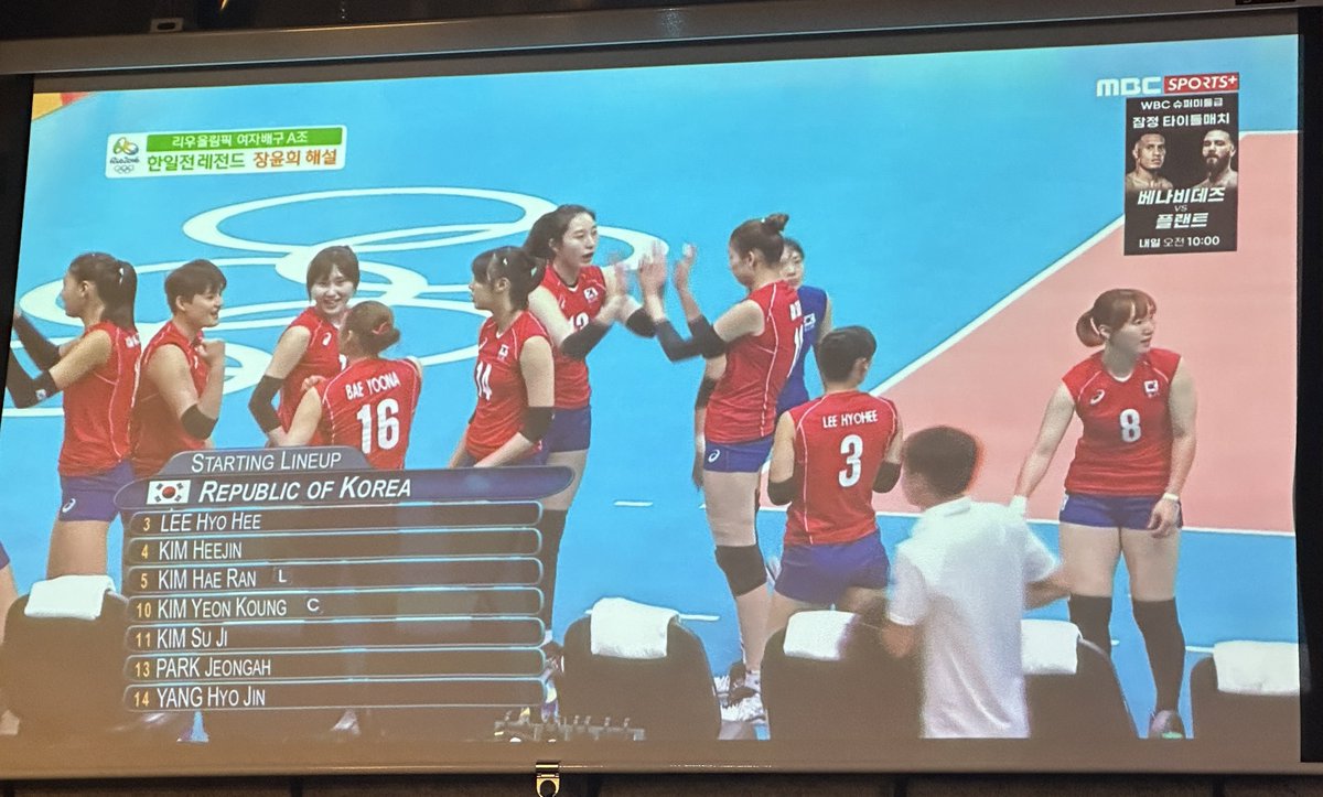 noteversaynever's tweet image. 술마시러 왔다가 화면속 김희진 찍는 사람 나