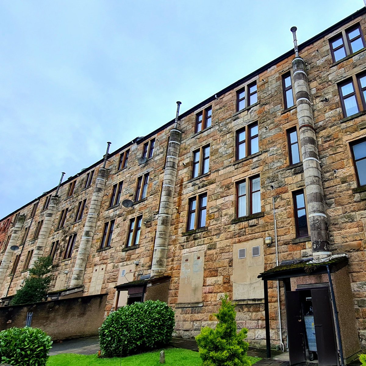 is_glasgow's tweet image. These tenements on Hathaway Lane in Maryhill have a feature I've not come across elsewhere: rubbish chutes. They look like a later addition rather than an original feature.

#glasgow #tenements #tenementlife
#maryhill #glasgowbuildings #buildings