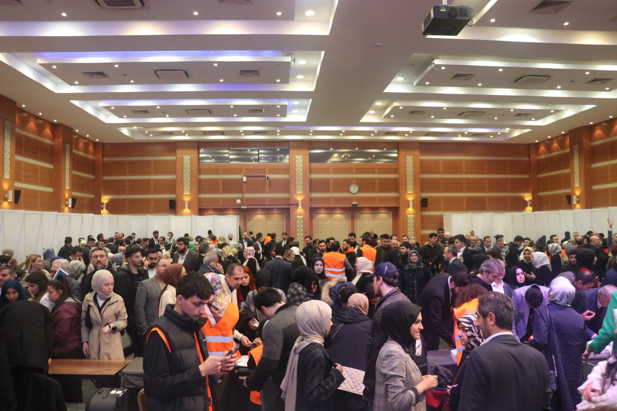 📍İstanbul

28. Dönem Milletvekili Aday Adayları Temayül Yoklaması teşkilatlarımızın yoğun katılımıyla devam ediyor.

Aday adaylarımıza başarılar diliyor, temayül yoklamasının ülkemiz ve #İstanbul'umuz için hayırlı uğurlu olmasını diliyorum.🧿