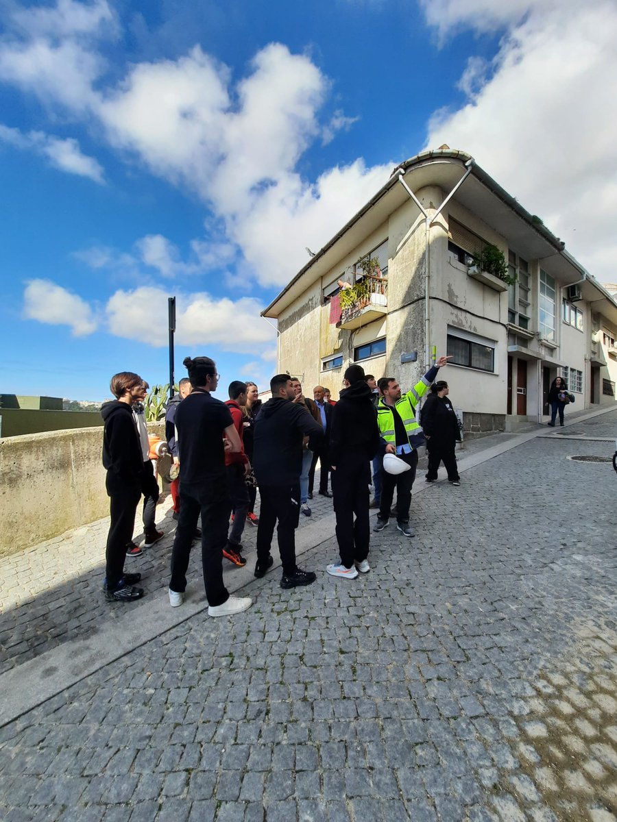 pvauchez's tweet photo. Ces séjours ont permis à 24 élèves de CAP et  Bac Pro du Lp Le Corbusier une immersion professionnelle inédite un grand merci aux professeurs pour ce projet au bénéfice d'élèves trop souvent exclus de ces mobilités #erasmusbfc @acbesancon @bfc_region @drareicbfc @NathalieAlber15 https://t.co/UnlUTnJHeU