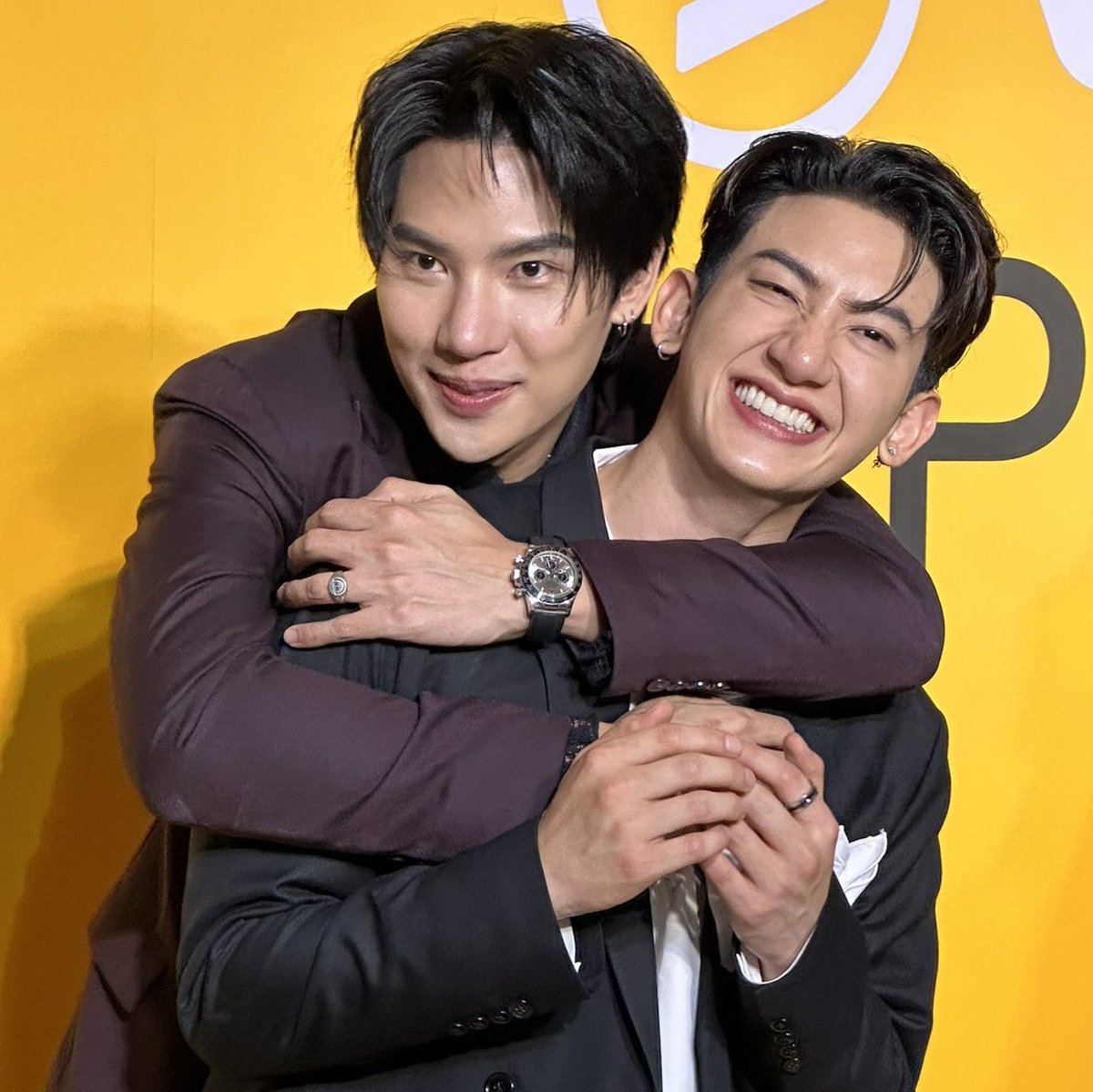 tumundobl's tweet photo. NOTICIA | #MaxToptap "Participaran en el próximo VIU Original " #TheOutingSeries " (NO BL) !
Trata la historia de veintidós personas de una agencia de publicidad que se fueron de viaje. La supuesta salida se convierte en el comienzo de la revelación de sus oscuros secretos. https://t.co/6MPeJDRMI2