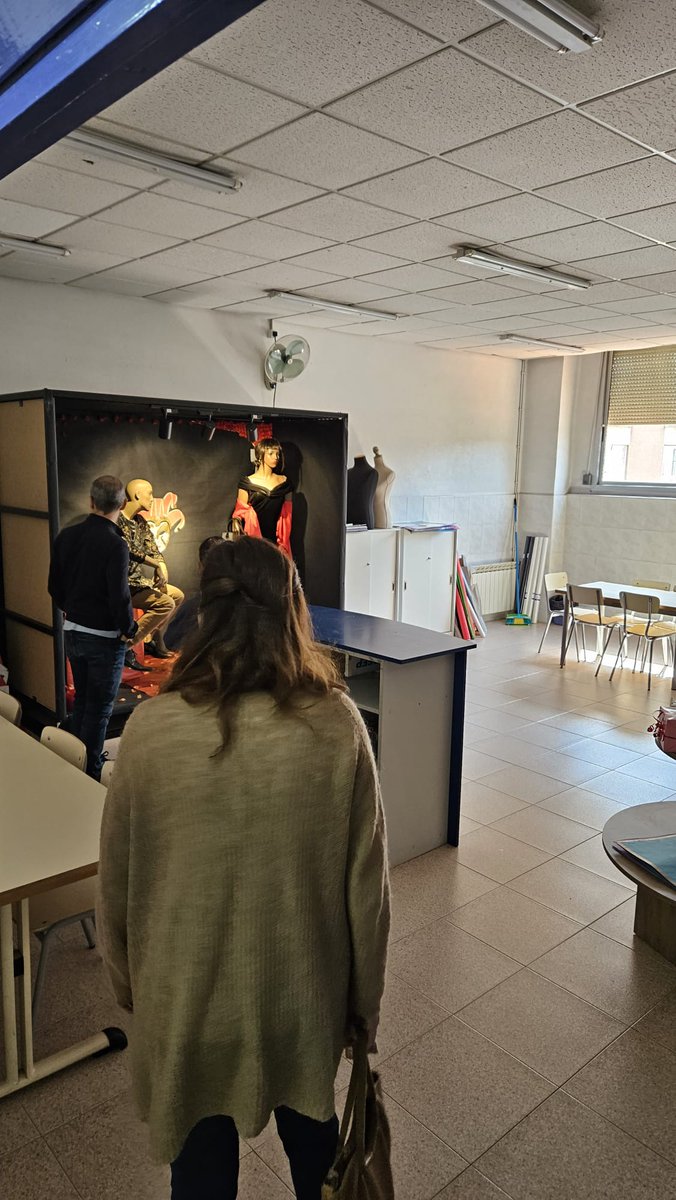 CentreJViladoms's tweet photo. Un any més, hem tingut la satisfacció de obrir les portes de les nostres instal·lacions per rebre a les famílies interessades en formar part d'aquesta gran comunitat.  Sempre és un plaer ensenyar 'casa nostra' i ajudar a resoldre les incògnites que tenen les famílies. https://t.co/Qip4rXm6th