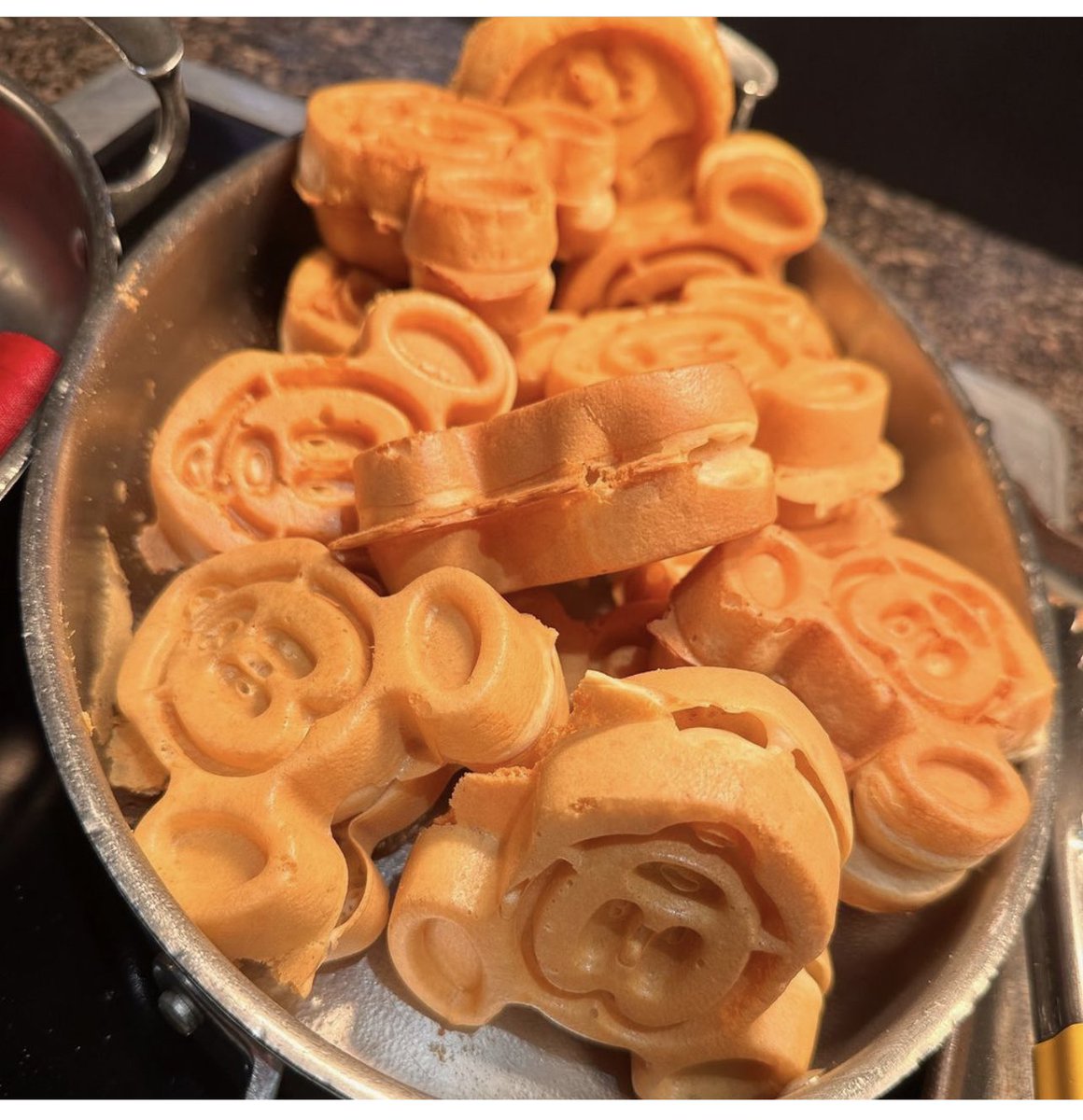 key2magic's tweet image. National Waffle Day, Mickey-Shape Waffles are my favorite! 
#mickeywaffles -#nationalwaffleday