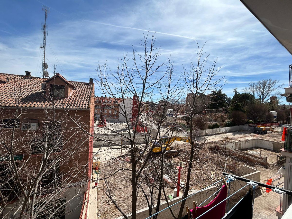 Avivirmadrid's tweet photo. Uno de los temas candentes de la actualidad en San Fernando lleva la voz de los Afectados por la Línea 7B de Metro (@AfectadosLinea7)

600 viviendas afectadas y 88 familias desalojadas es el balance. Desde una de las viviendas nos escucha @SaulQuijada

📻 https://t.co/TxHdmm97Fd https://t.co/ONoGFiGMXb