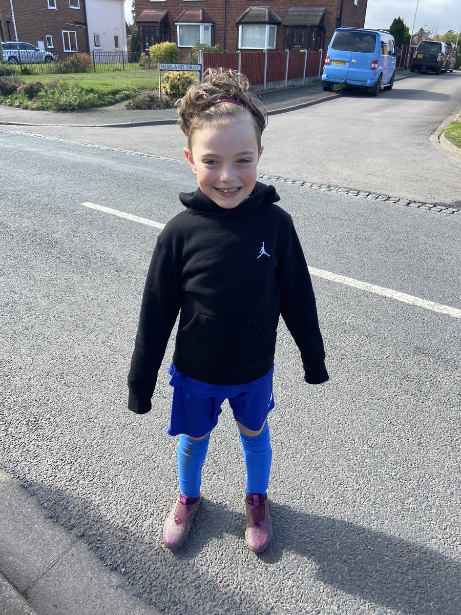 DPRoberts1982's tweet image. A solid 6-2 win today against Droitwich! Played in goal first quarter - clean sheet, then scored 3 and got 2 assists and man of the match! 🔥 #baller #TheRobins #eufc #wwfc