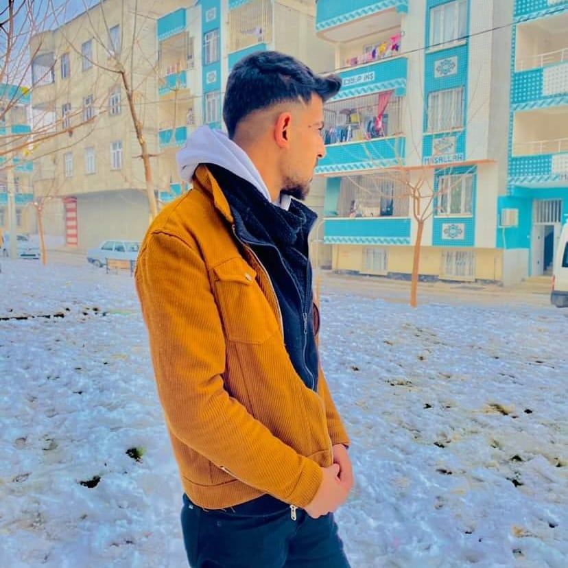 sngr63's tweet photo. #YeniProfilResmi https://t.co/JCYLXnKfVe