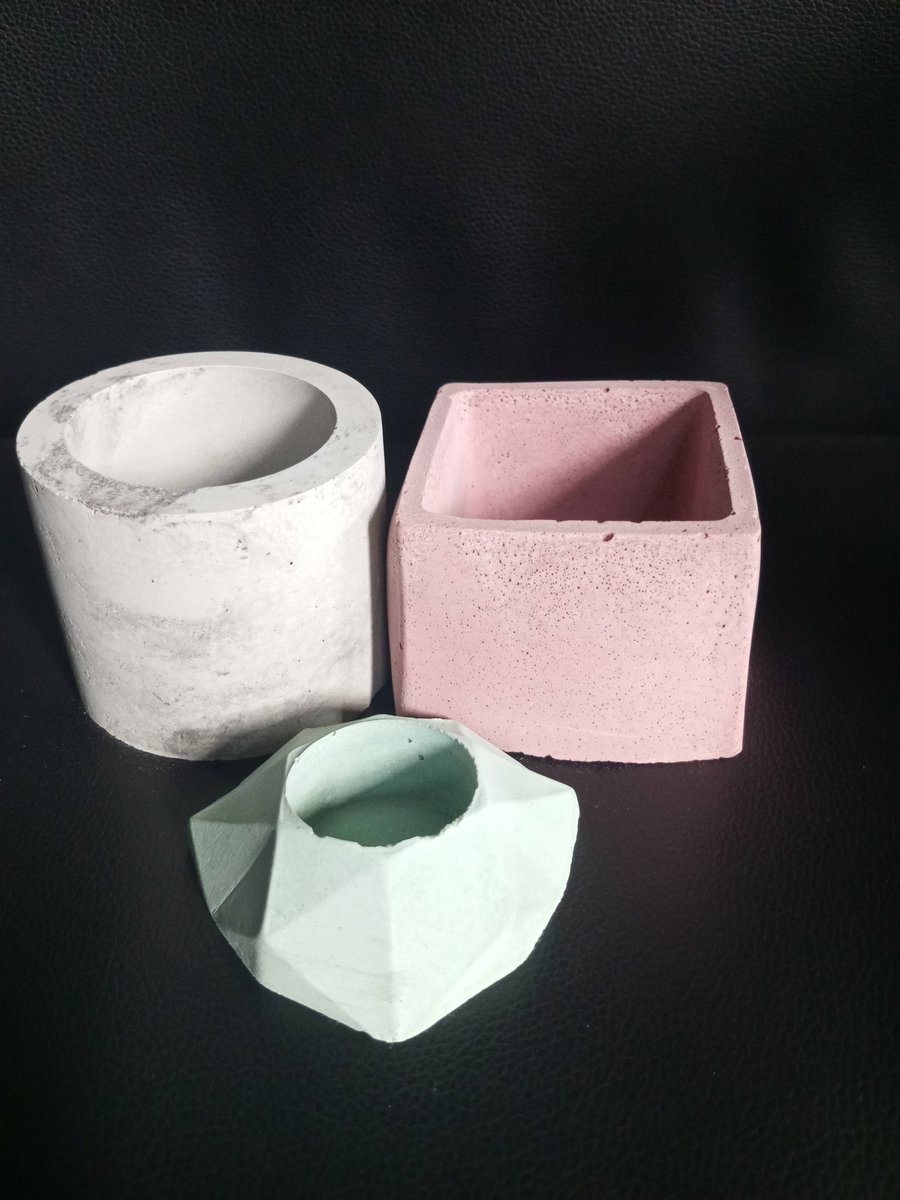 craftsyke's tweet photo. Planters/holders and tealight candle holders available in different colors.
Catalog link in bio

#planters #holders #candles #candleholder #homedecor #concrete #concretecrafts #succulents #concretedecor #kenyan #kenyanart #kenyandecor https://t.co/qdUgqI90Ni