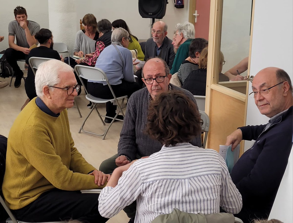 RosaSensat's tweet photo. 💬Debat i discussió en parelles i grups sobre quines accions cal fer per  enfrontar els 10 reptes. #RepensemRS https://t.co/L4VePuz6o2