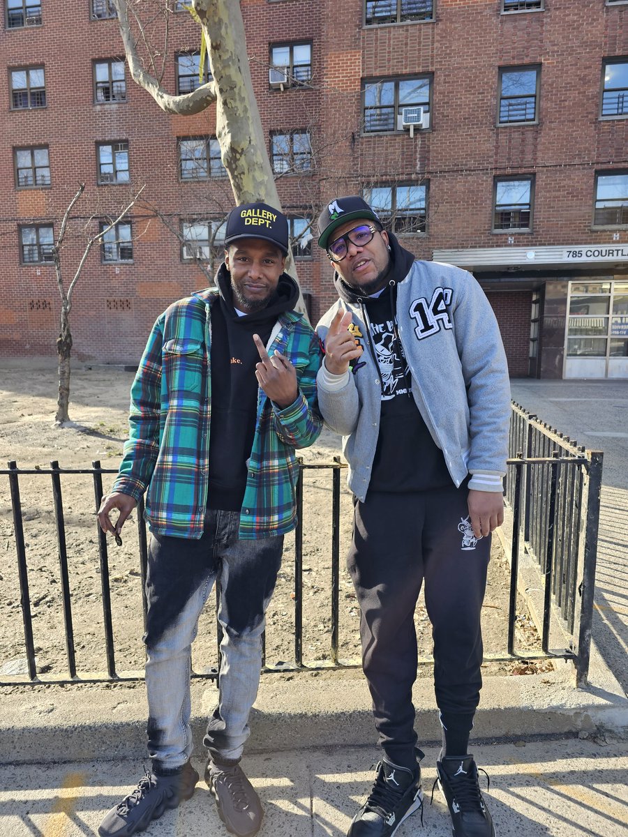 IPutTheHoodOn's tweet photo. @B_SKRILLIONAIRE #UWASTHERE #OLDREDHOOK https://t.co/NFsvCf1uin