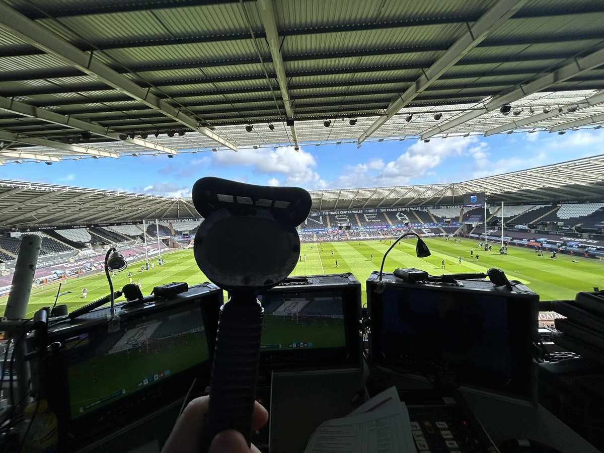 RhysapWilliam's tweet photo. Back on comms @ViaplaySportsUK @URCOfficial #UnityWeekend as @ospreys welcome @dragonsrugby #WelshDerby #WelshShield ko 1300 https://t.co/JpuhYm0KZj