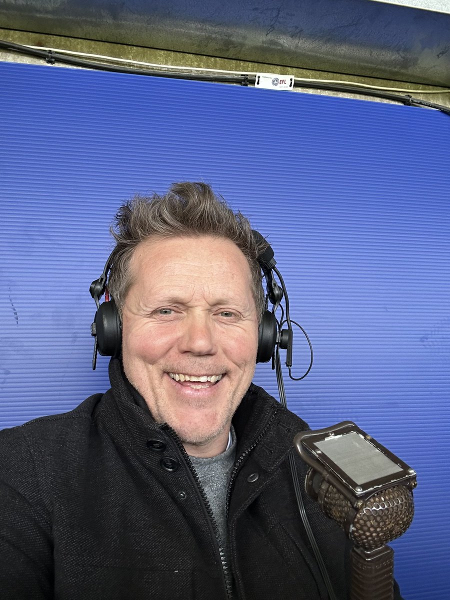 RhysapWilliam's tweet photo. Back on comms @ViaplaySportsUK @URCOfficial #UnityWeekend as @ospreys welcome @dragonsrugby #WelshDerby #WelshShield ko 1300 https://t.co/JpuhYm0KZj