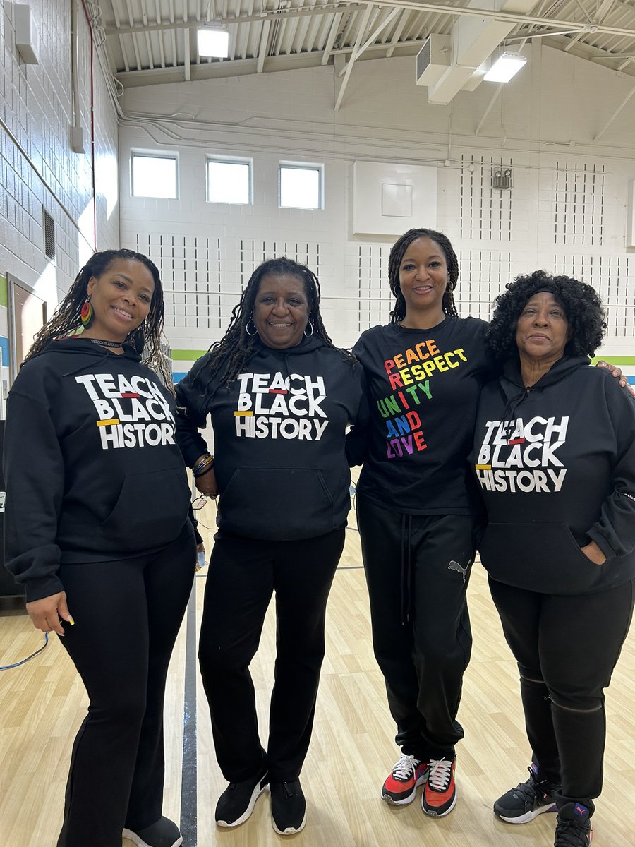 Falconersings's tweet photo. March is #MIOSM & #WomensHistoryMonth 🥳🌎🙌🏾These women are making HISTORY empowering the lives of students everyday!! #adaptivePE #specialness are met in @apsupdate @APSHumphriesES https://t.co/CNmhnLN9bO