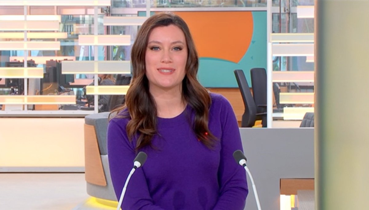 HYoussouf1297's tweet photo. L'heure pour moi de regarder #LeFilInfo weekend avec @FloreMarechal et en présence de l'excellente @jeannebarontv, c'est une grande première encore pour elle ! https://t.co/wguFouws86