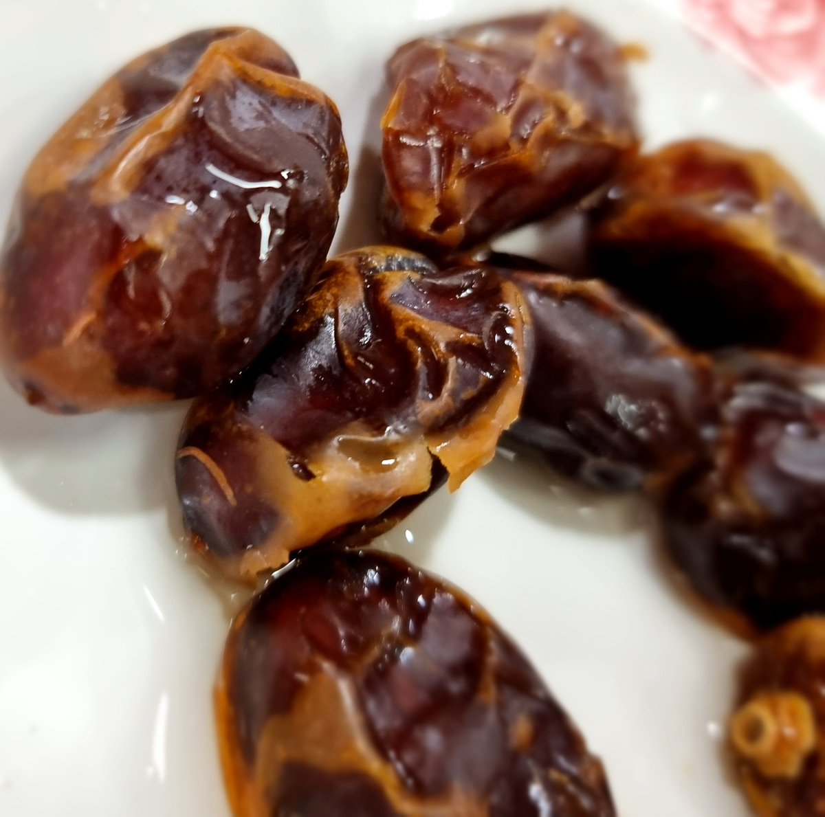 No fried items today
Unexpected #Barfi 
#Dates #FruitChart #AloChanaChat 
#Ramadan #Ramadan2023 #RamadanKareem