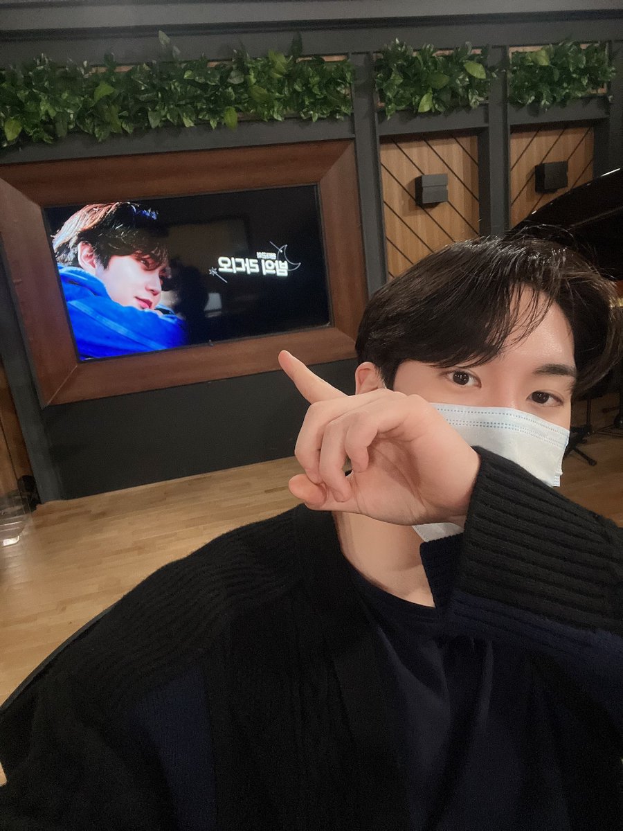 Image for [📢] Pentagon Shinwon: EBS FM <Pentagon's Radio at Night> broadcast announcement After a while at 10:00, the 518th night of Radio at Night with Gordy 🍫 has begun! We invite you to Penbamra, where Godi's recommended songs flow. 💗 ✔ You can listen through EBS FM 104.5MHz or Bandi APP. PENTAGON SHINWON https://t.co/OWWjUpuRkN