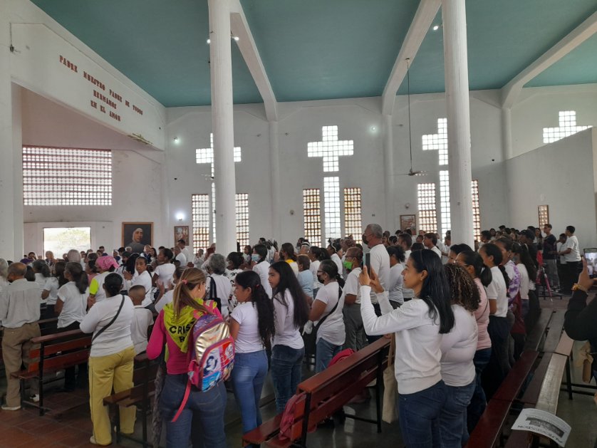 RadioFamilia_'s tweet photo. #25Marzo Iniciamos nuestra jornada #Provida con la Santa Eucaristía presidida por nuestro obispo Carlos Alfredo Cabezas desde la parroquia Madre del Salvador.

#GuayanaEsProvida https://t.co/fZks1U5hcQ