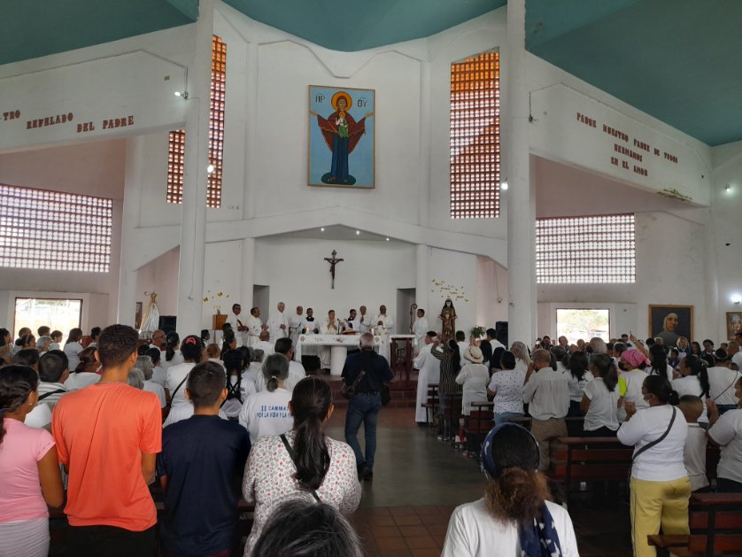 RadioFamilia_'s tweet photo. #25Marzo Iniciamos nuestra jornada #Provida con la Santa Eucaristía presidida por nuestro obispo Carlos Alfredo Cabezas desde la parroquia Madre del Salvador.

#GuayanaEsProvida https://t.co/fZks1U5hcQ