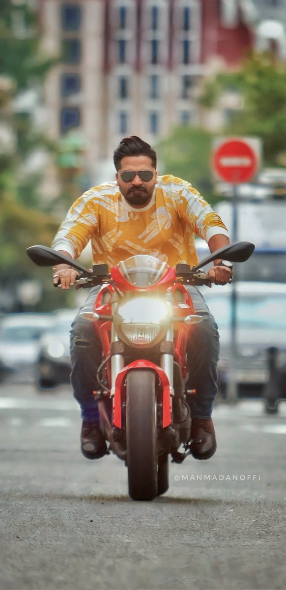 ManmadanOffi's tweet image. My retouch 😊 

Rare pic @SilambarasanTR_ 
#Vantharajavathavaruven
#VRV #STR48 #Pathuthala