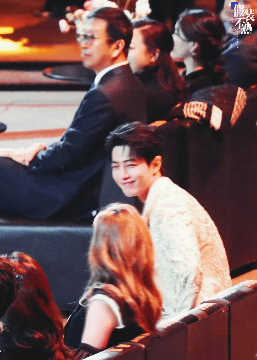 อุกี๊ดดดดด เบบี๋น้อนจ้านน่ารักสดใสมากกกกกกกกกกก ยิ้มตาหยีเลยลูกกกกกกก 😍❤️🫶🏻

WB NIGHT WITH XIAO ZHAN

#XiaoZhanWBNIGHT22 
#XiaoZhanWBStarsNight22