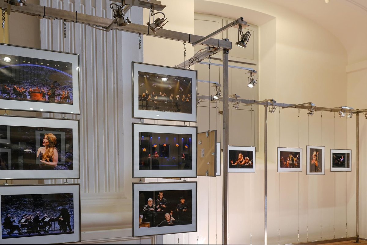 fmsperpignan's tweet photo. Belle affluence au vernissage de l'exposition de Michel Aguilar 📷, ‘Vibrato de l'Âme’ en présence de @BonetAndre, adjoint à la Culture de #Perpignan. Une belle mémoire du Festival. Découvrez l’expo à la Chapelle du Tiers-Ordre jusqu’au 30 avril. @perpitourisme @MairiePerpignan https://t.co/dTFOJXFUJz